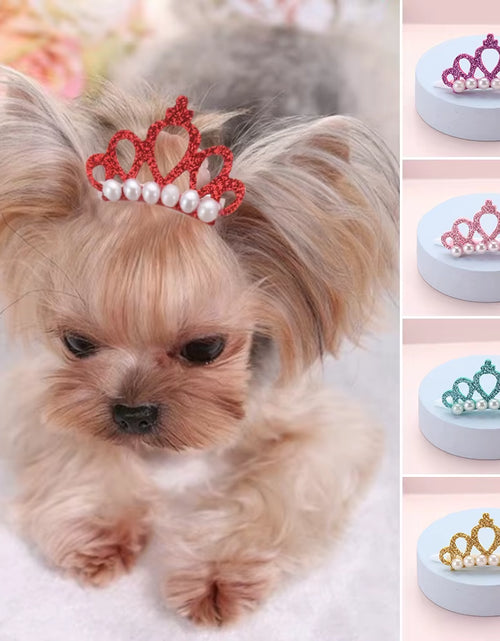 Load image into Gallery viewer, Pinzas Para El Pelo Con Forma De Corona De Perlas De Imitación Para Mascotas, Horquillas Para Cachorros, Accesorios De Aseo, Decoración Para Perros Y Gatos Pequeños
